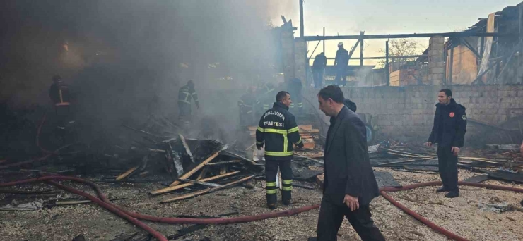 Şanlıurfa’da İş Yerinde Korkutan Yangın