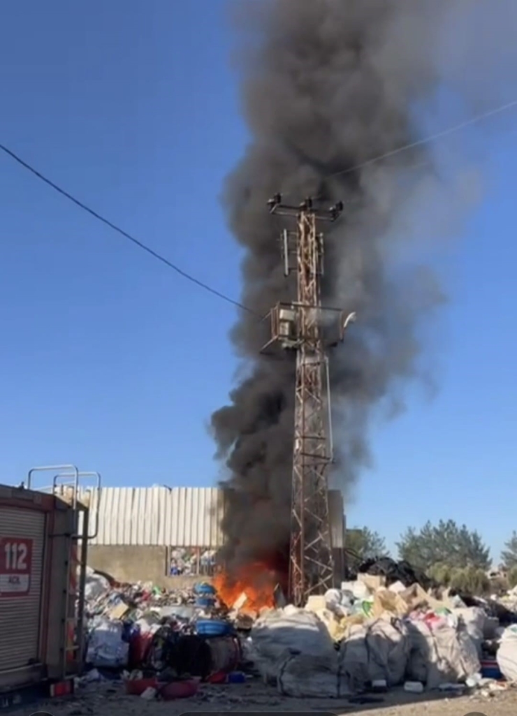 Siverek’te Hurdacıda Çıkan Yangın İtfaiye Ekiplerince Söndürüldü