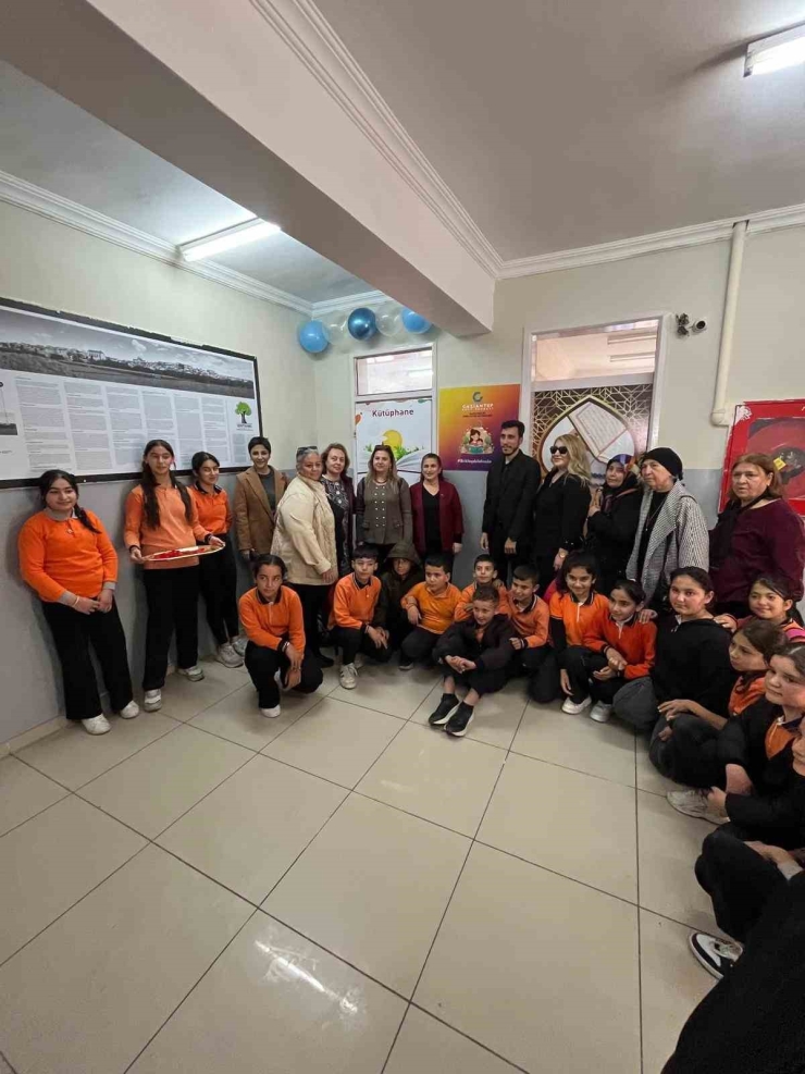 Kent Konseyi’nden Tekirsin Kırsal Mahallesine Anne-çocuk Kütüphanesi