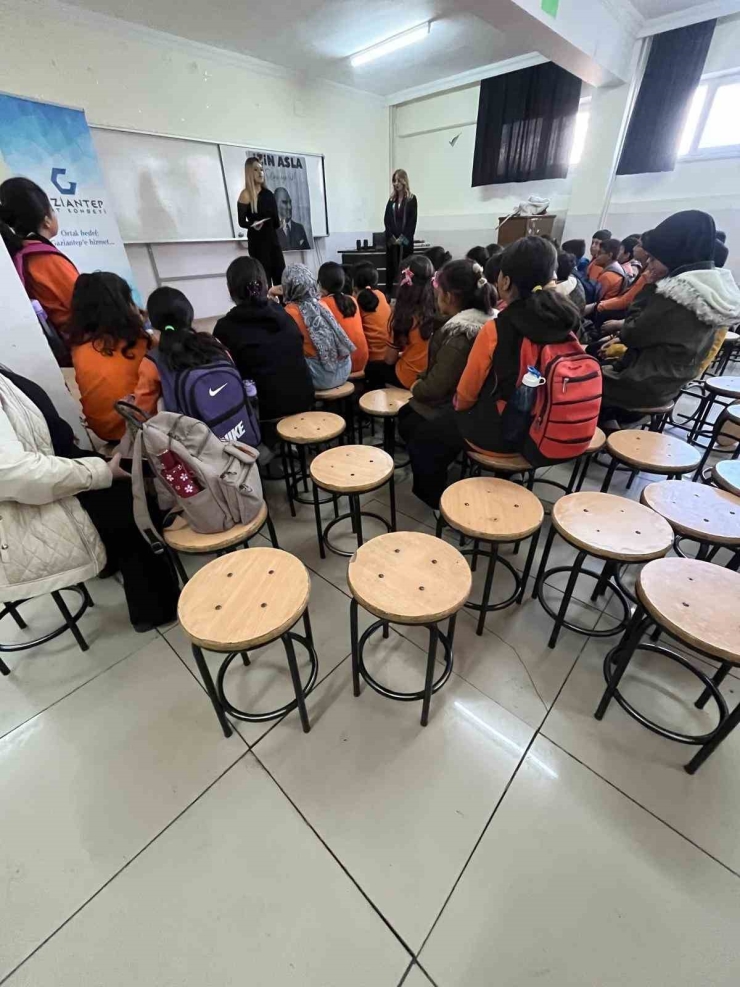 Kent Konseyi’nden Tekirsin Kırsal Mahallesine Anne-çocuk Kütüphanesi