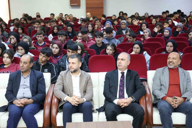 Eğil Belediyesi Lise Öğrencilerine Etkili Sınav Hazırlıkları Konferansı Verdi