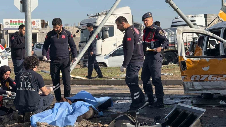 Diyarbakır’da Tır Ve İki Aracı Biçti: 2 Ölü, 3 Yaralı