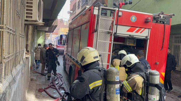 Diyarbakır’da Apartmanda Priz Kaynaklı Yangın: 7 Kişi Dumandan Etkilendi
