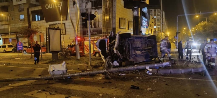 Diyarbakır’da Minibüs Devrildi: 4 Yaralı