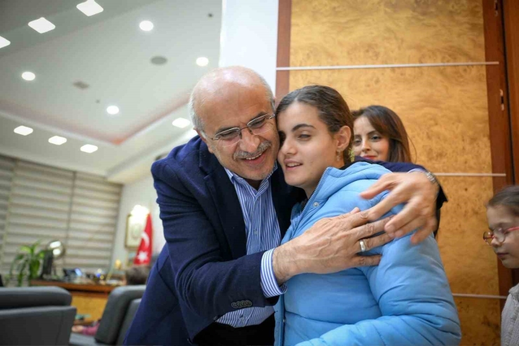 Minik Yüreklerden Başkan Er’e Anlamlı Ziyaret