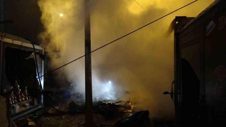 Malatya’da Konteyner Çarşıda Yangın: 1 Yaralı