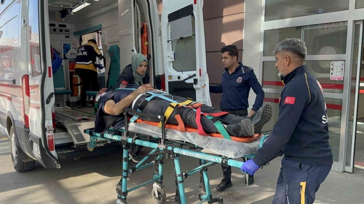 Adıyaman’da Otomobiller Çarpıştı: 3 İnfaz Koruma Memuru Yaralandı