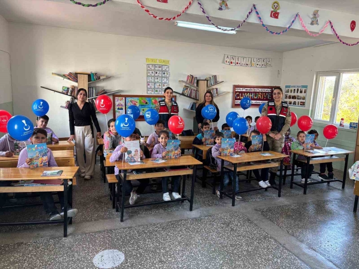 Gaziantep’te Jandarma Çocukları Unutmadı