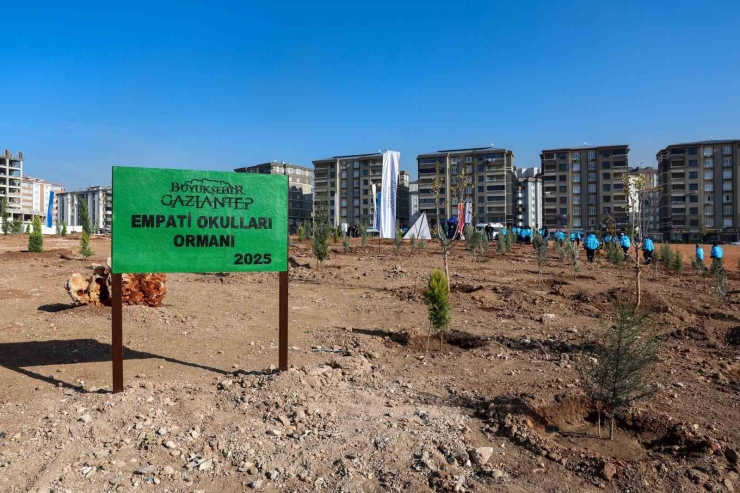 Gaziantep Büyükşehir Yeşilantep Projesiyle Şehrin Yeşil Alanlarını Artırıyor