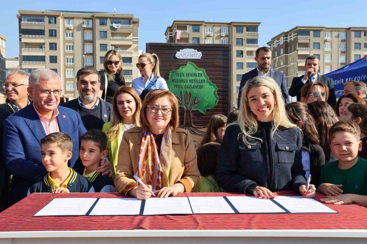 Gaziantep Büyükşehir Yeşilantep Projesiyle Şehrin Yeşil Alanlarını Artırıyor