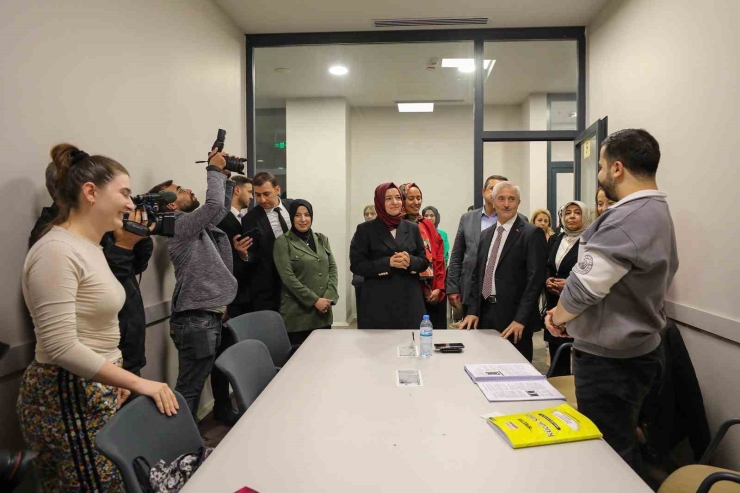 Ak Parti Genel Başkan Yardımcısı Dr. Betül Sayan Kaya Şahinbey Belediyesi’nin Hizmetlerini Takdir Etti