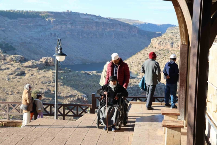 Kur’an-ı Kerim’de İsmi Geçen Peygamberlerin Kabirlerinin Olduğu İlçe Yılda 1 Milyon Ziyaretçi Ağırlıyor