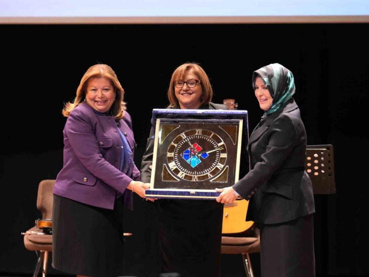 Hasan Kalyoncu Üniversitesi’nde 24 Kasım Öğretmenler Günü Coşkusu