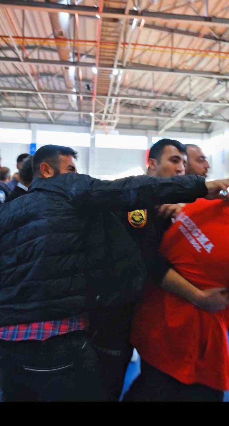 Kadın Voleybol Maçında Kavga Kamerada