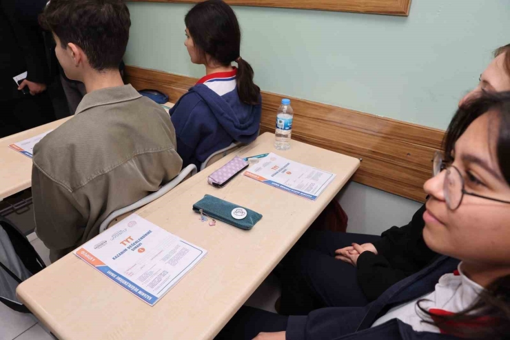 Şahin, Bu Yılın İlk Deneme Sınavında Öğrencilerle Bir Araya Geldi