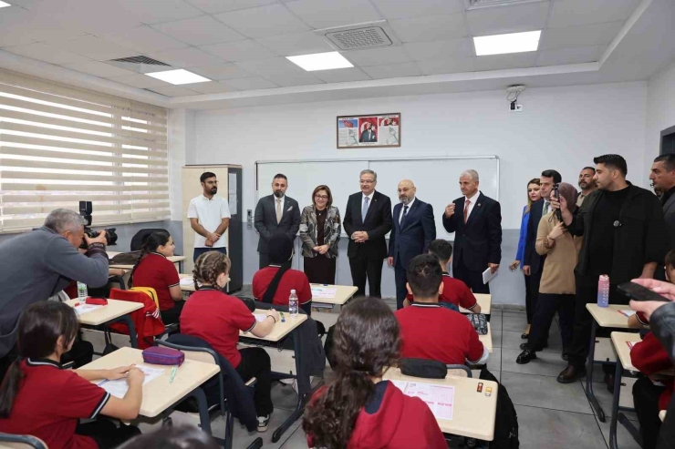 Şahin, Bu Yılın İlk Deneme Sınavında Öğrencilerle Bir Araya Geldi