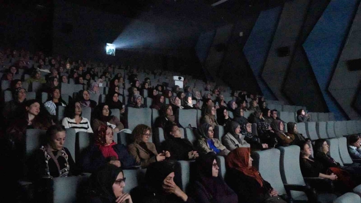 Kadınlar İçin Film Gösterimi