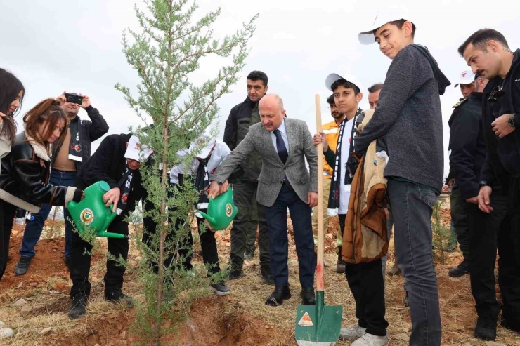 Fidanlar Şehitler İçin Toprakla Buluştu