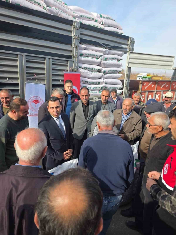 Gölbaşı Çiftçisine 50 Ton Nohut Tohumu Dağıtıldı