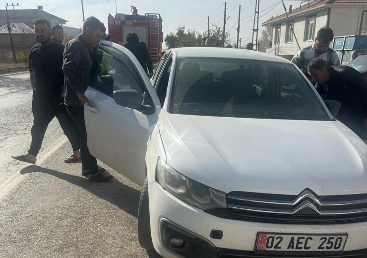 Kahramanmaraş Yolunda Otomobiller Çarpıştı: 1 Yaralı