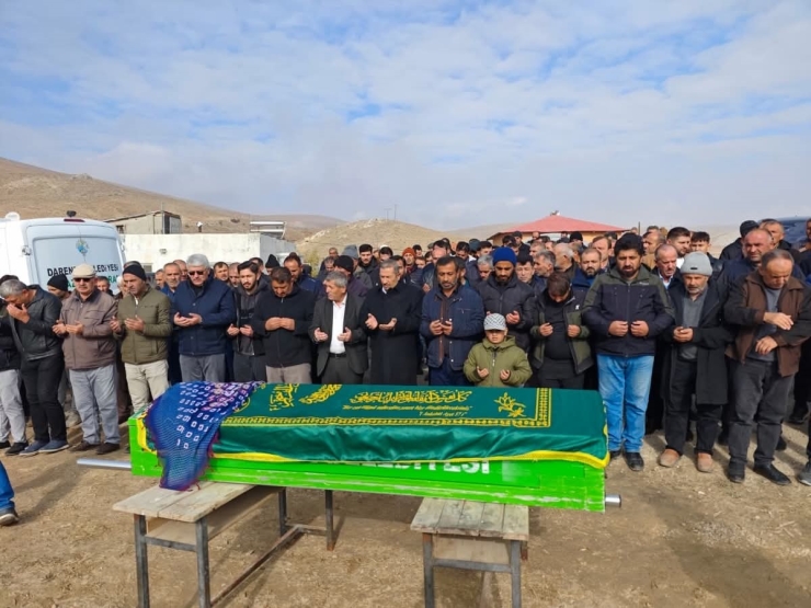 Malatya’da Kayıp Olarak Aranırken Ölü Bulunan Kadın Defnedildi