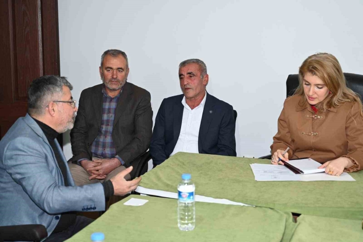 Ölmeztoprak’tan Muhtarlarla İstişare, Hastanede Umut Buluşması Ve Öğretmenler Günü Programı