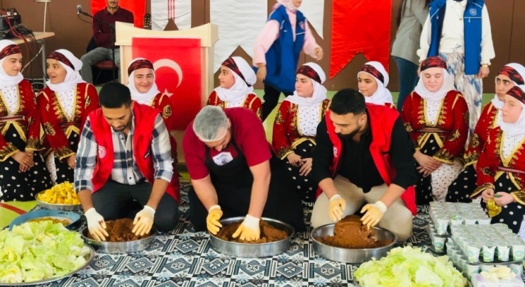 Şanlıurfa’da Çiğköfteli Ve Halaylı ’kadına Şiddete Hayır’ Etkinliği