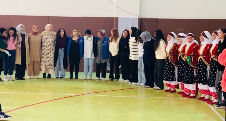 Şanlıurfa’da Çiğköfteli Ve Halaylı ’kadına Şiddete Hayır’ Etkinliği