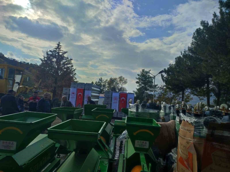 Gölbaşı’nda Çiftçilere Makine Ve Ekipman Desteği