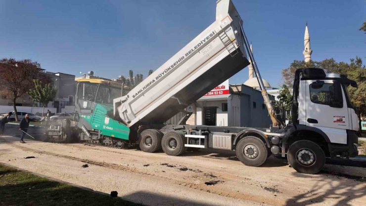 Büyükşehir Belediyesi’nden Kış Öncesi Asfalt Serimi Mesaisi