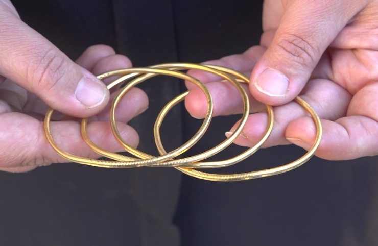 Düşürdüğü 40 Gram Altın 40 Tonluk Çöplükte Bulundu, Gözyaşlarına Hakim Olamadı