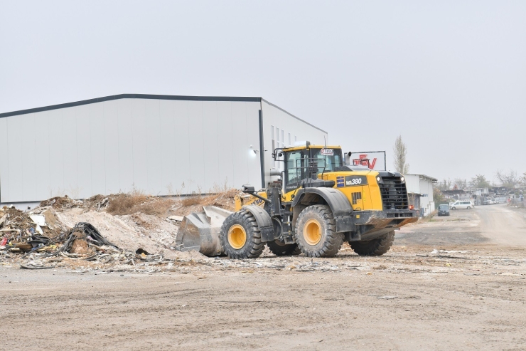Yeşiltepe’de Hafriyat Alanı Temizlendi, Mahalle Nefes Aldı!