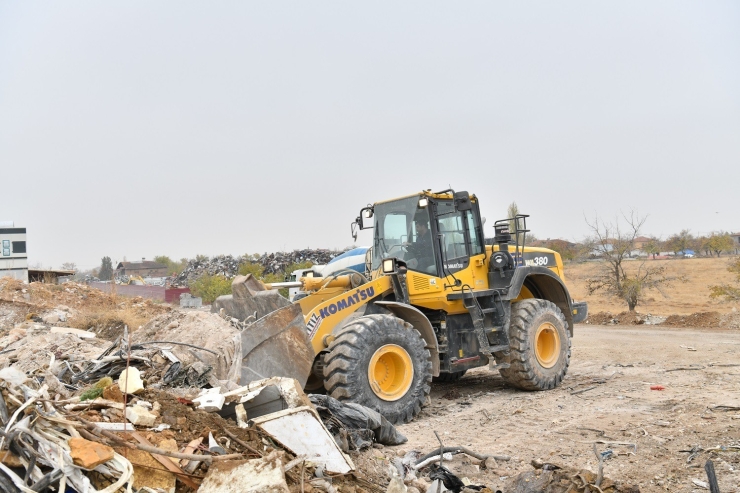 Yeşiltepe’de Hafriyat Alanı Temizlendi, Mahalle Nefes Aldı!