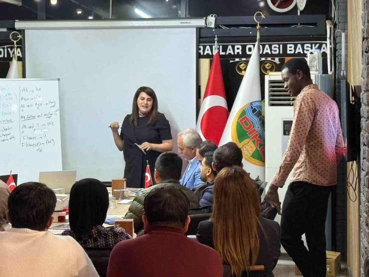 Diyarbakır Kuyumcular Odasından Bir İlk: Esnafa Ücretsiz İngilizce Eğitimi Başladı