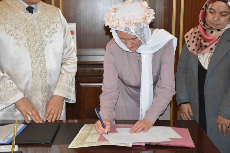 Alman Kadın, Kur’an-ı Kerim’den Etkilenip Müslüman Oldu