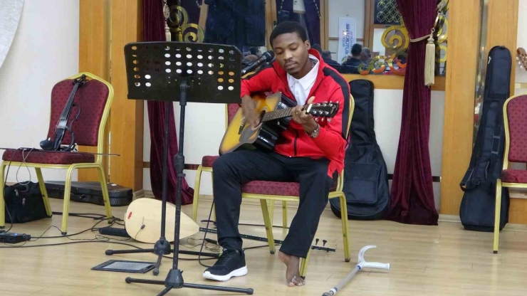 Büyükşehir’den 3 Aralık Dünya Engelliler Günü’nde Akülü Sandalye Desteği