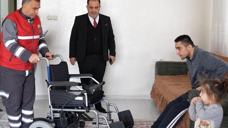 Şehitkamil’den Özel İhtiyaçlı Bireylere Tekerlekli Sandalye