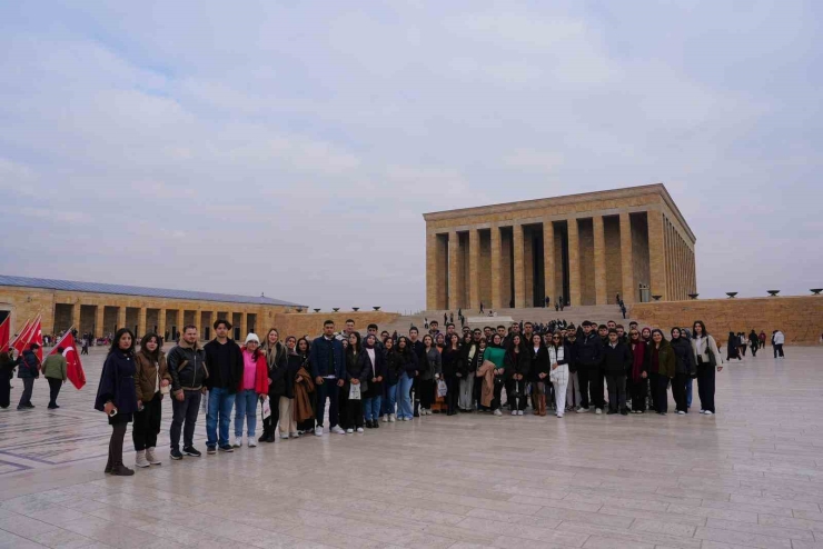 Başkan Yılmaz, Gençleri Başkentte Karşıladı