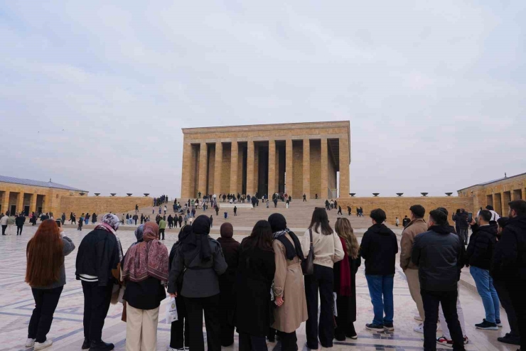 Başkan Yılmaz, Gençleri Başkentte Karşıladı