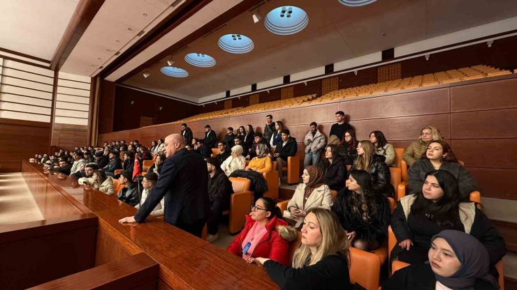 Başkan Yılmaz, Gençleri Başkentte Karşıladı