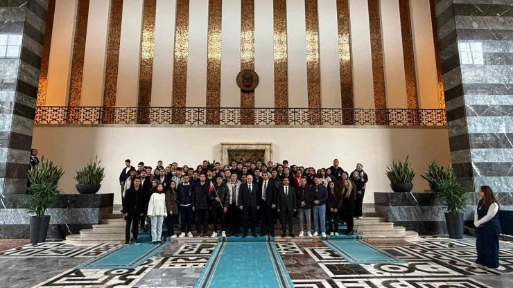 Başkan Yılmaz, Gençleri Başkentte Karşıladı