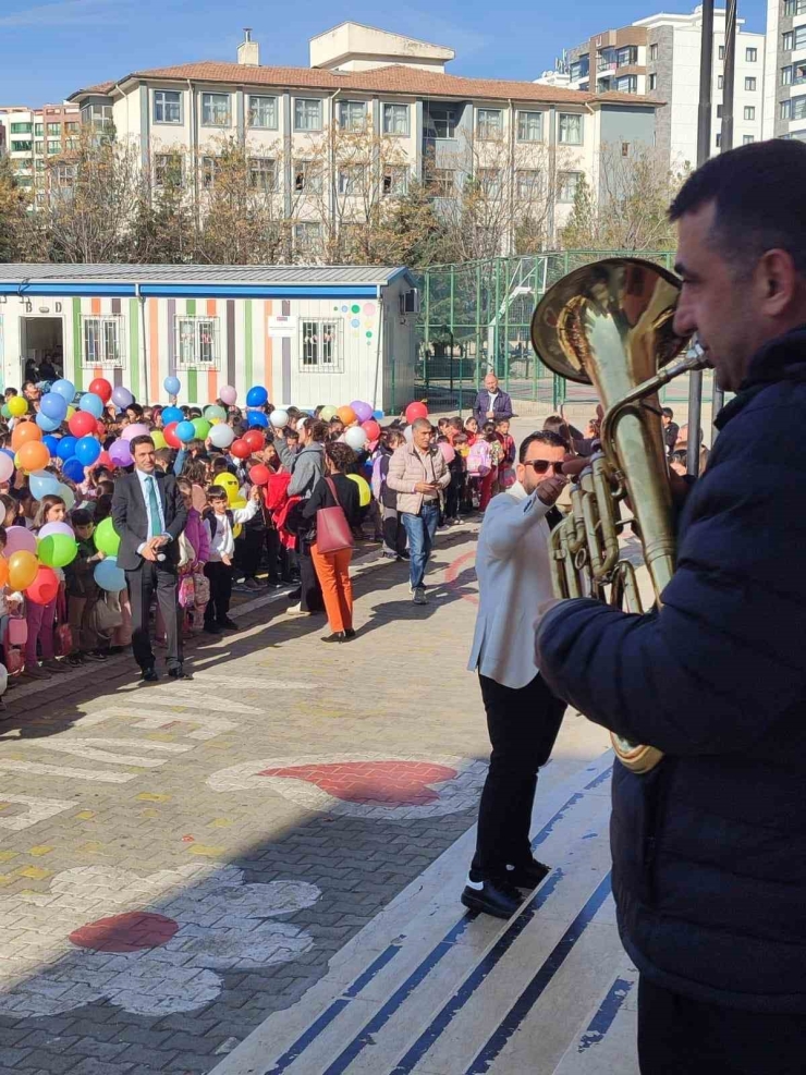 İlkokul Öğrencileri Bando Takımı İle Eğlendi