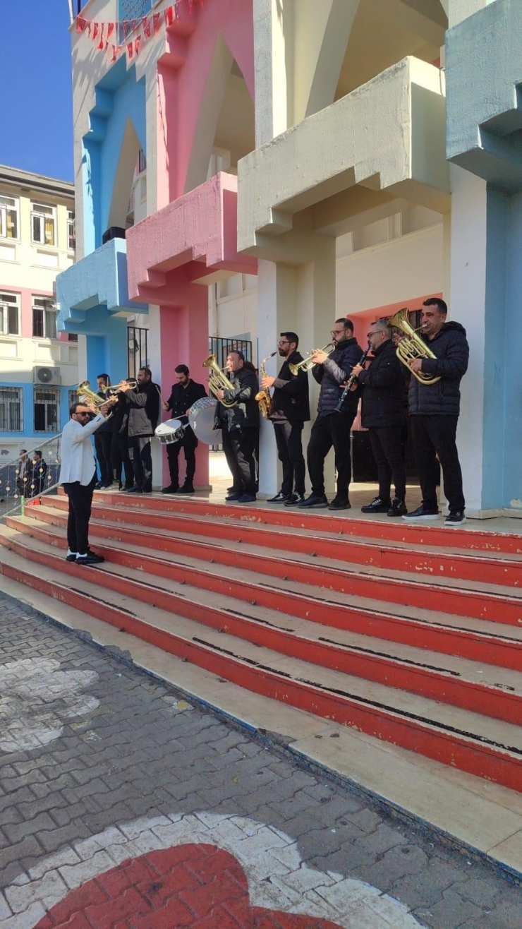 İlkokul Öğrencileri Bando Takımı İle Eğlendi