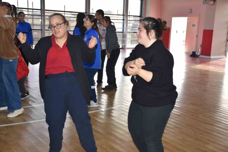 Spor Lisesi Öğrencileri, Engelli Öğrencileri Ağırladı