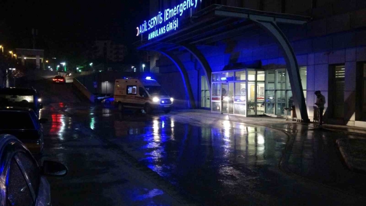 Silahla Yaralayıp Aracına Aldığı Şahsı Yol Kenarına Atıp Kaçtı