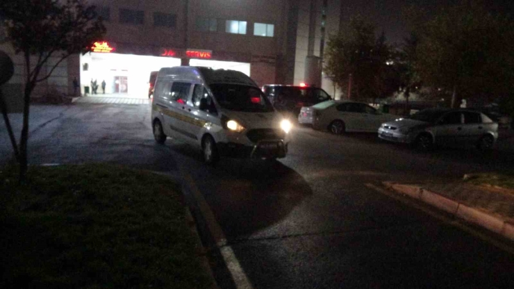 Silahla Yaralayıp Aracına Aldığı Şahsı Yol Kenarına Atıp Kaçtı