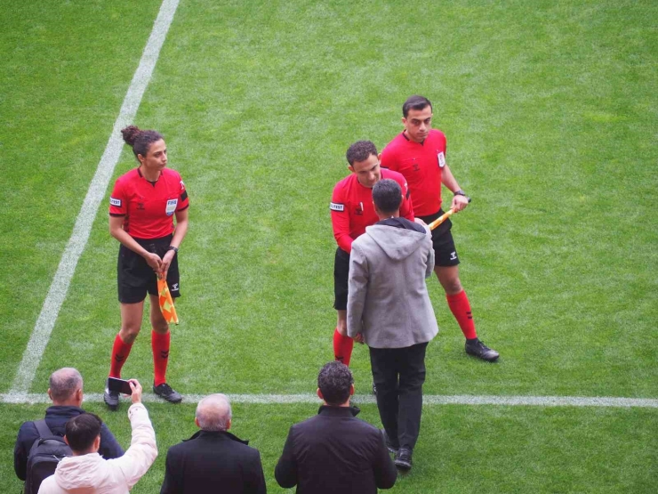 Yeni Malatyaspor Sahaya 7 Oyuncu İle Çıktı, Maç Oynanmadı