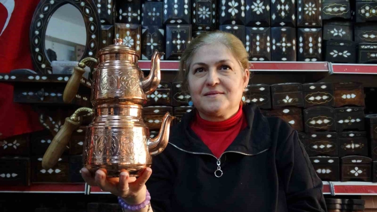 Kadın Bakır Ustası Erkeklere Taş Çıkartıyor