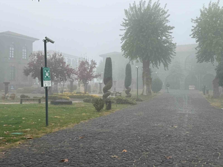 Diyarbakır’ın Tarihi Mekanlarını Sis Kapladı, Ortaya Kartpostallık Görüntüler Çıktı