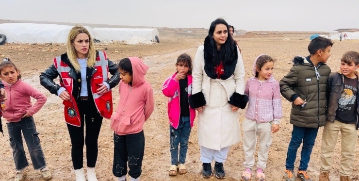 İstanbullu Gönüllülerden Şanlıurfa’daki Çocuklara Hediye Bot Ve Mont